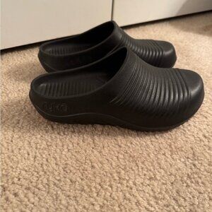 Ryka women’s Black Slip-On slides size 10-10.5